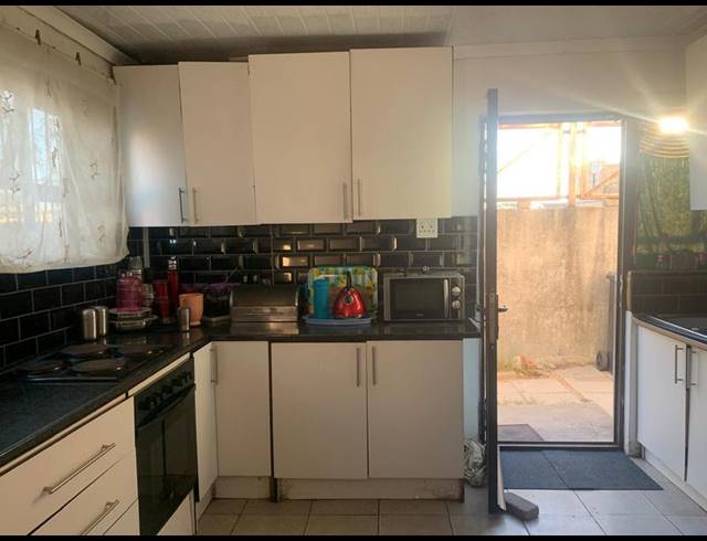 5 BEDROOM HOUSE FOR SALE IN RUSSELS REST